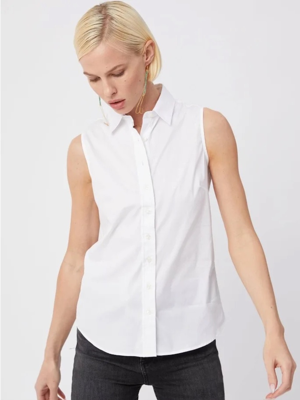 The Shirt by Rochelle Behrens White Sleeveless Button-Down Shirt Size Small